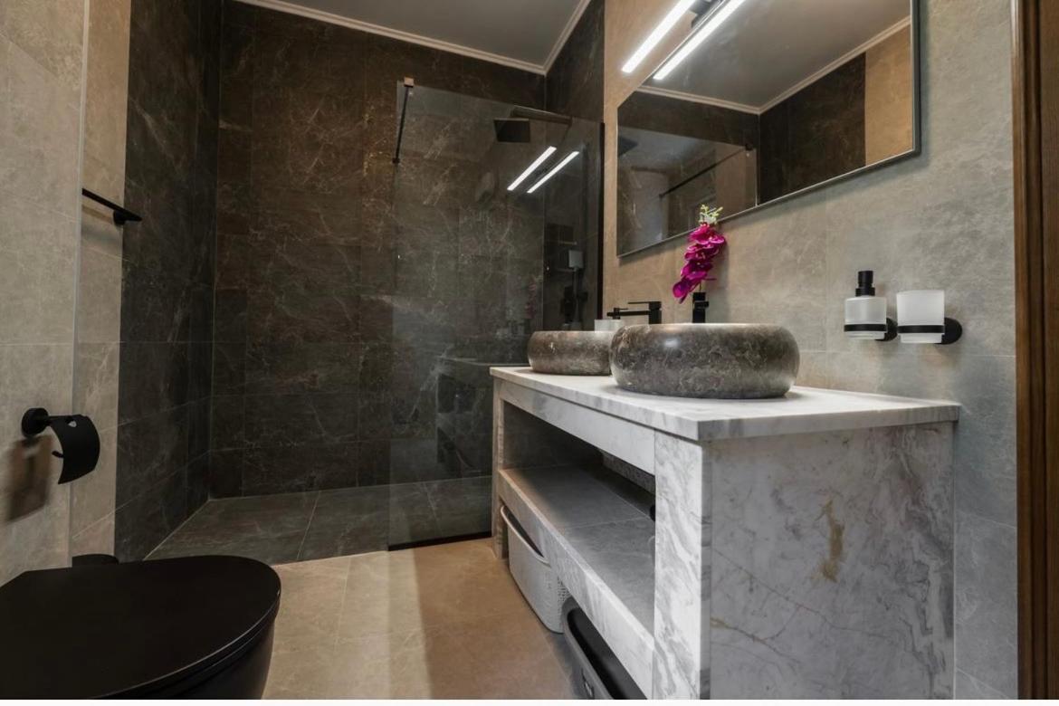 Luxury Apartment Vasilisa Kotor Bagian luar foto