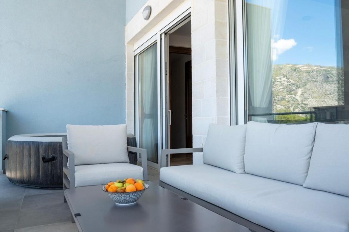 Luxury Apartment Vasilisa Kotor Bagian luar foto